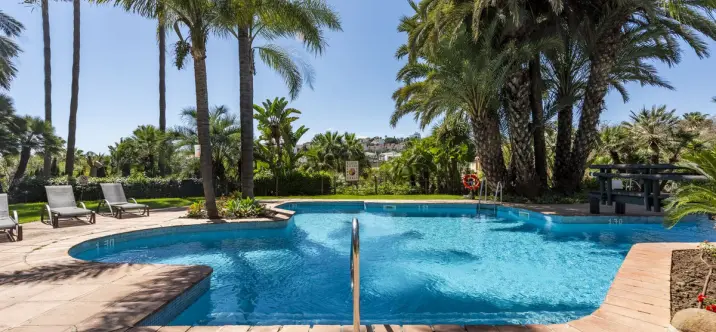 Sale of middle floor apartment in El Paraiso 1
