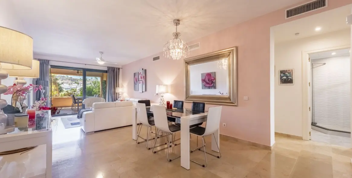Venta de apartamento en planta media en El Paraiso 3