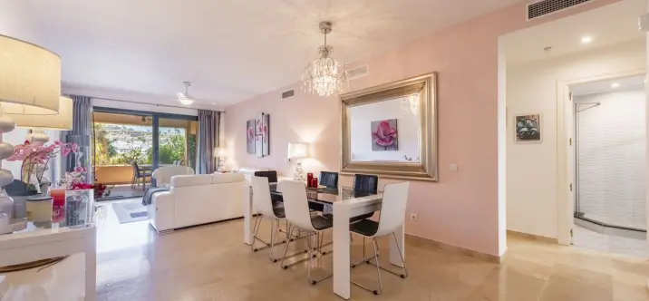 Sale of middle floor apartment in El Paraiso 2