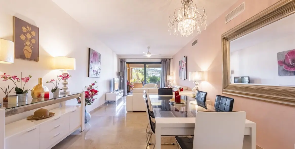 Venta de apartamento en planta media en El Paraiso 4