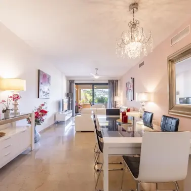 Sale of middle floor apartment in El Paraiso