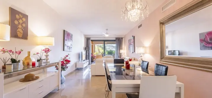 Sale of middle floor apartment in El Paraiso 3