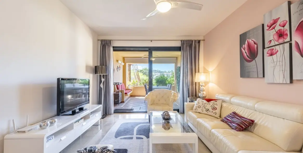 Venta de apartamento en planta media en El Paraiso 5