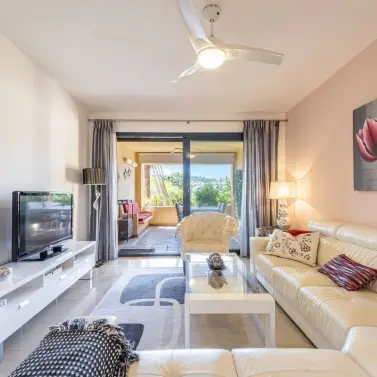Sale of middle floor apartment in El Paraiso