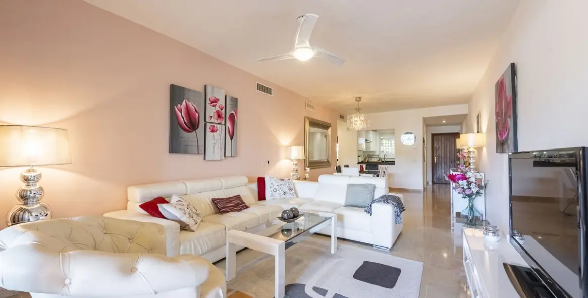 Venta de apartamento en planta media en El Paraiso 6