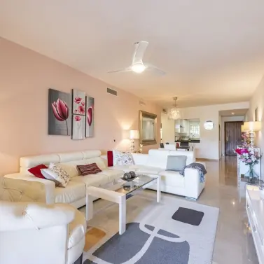 Sale of middle floor apartment in El Paraiso