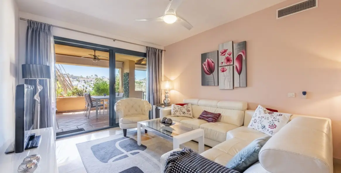 Venta de apartamento en planta media en El Paraiso 7