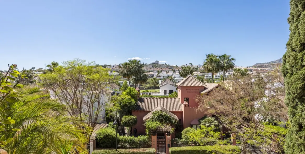 Venta de apartamento en planta media en El Paraiso 10