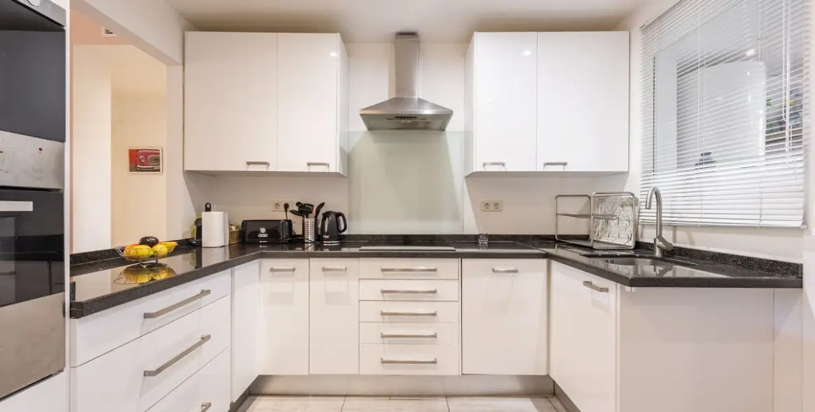 Venta de apartamento en planta media en El Paraiso 11