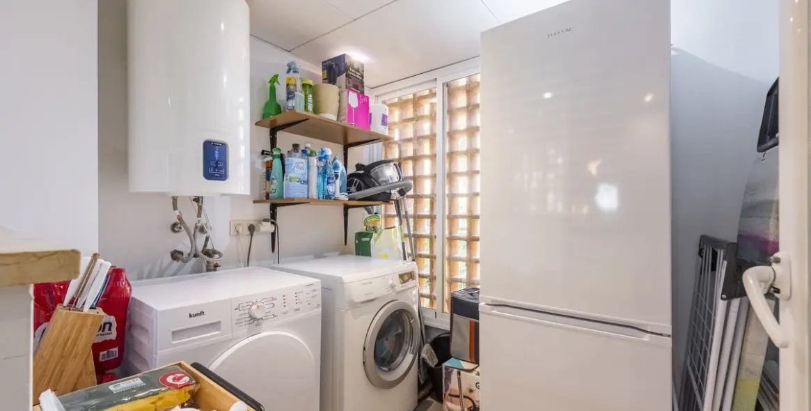 Venta de apartamento en planta media en El Paraiso 12