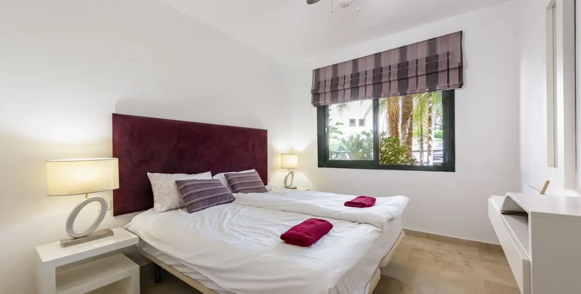 Venta de apartamento en planta media en El Paraiso 13