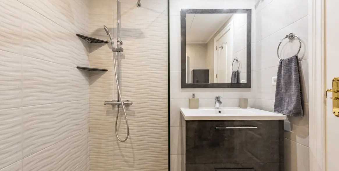 Venta de apartamento en planta media en El Paraiso 16
