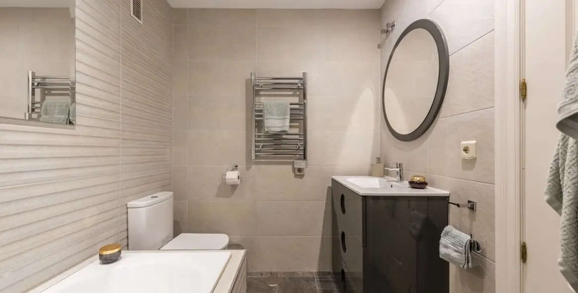 Venta de apartamento en planta media en El Paraiso 20