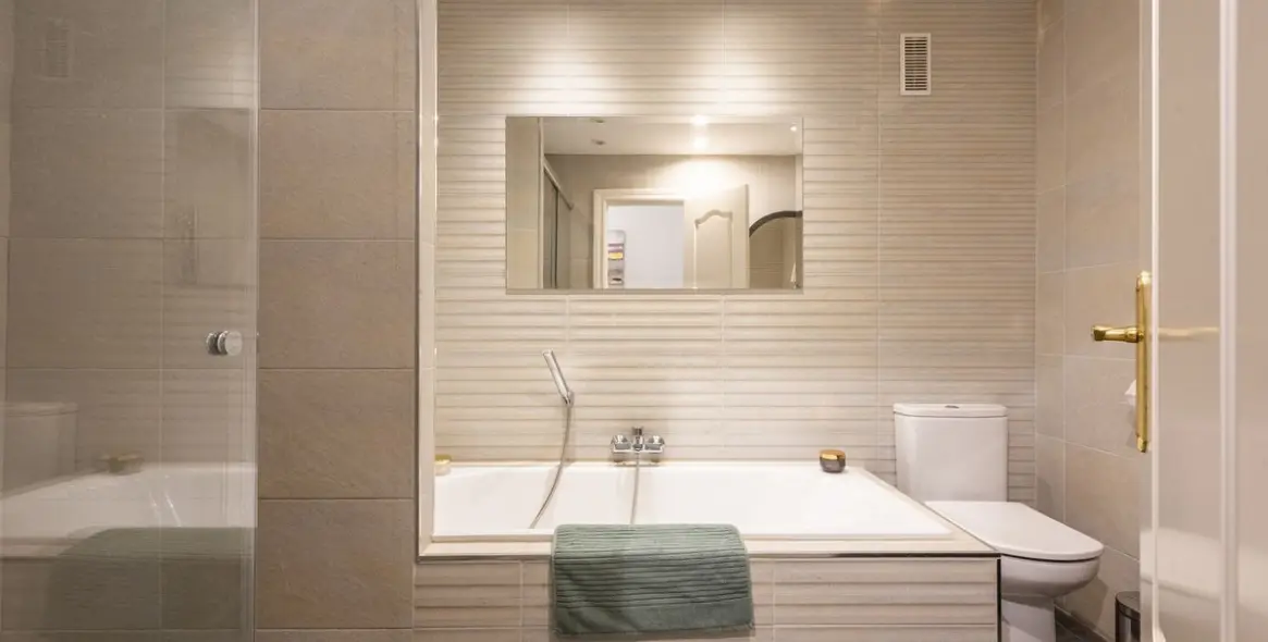 Venta de apartamento en planta media en El Paraiso 22
