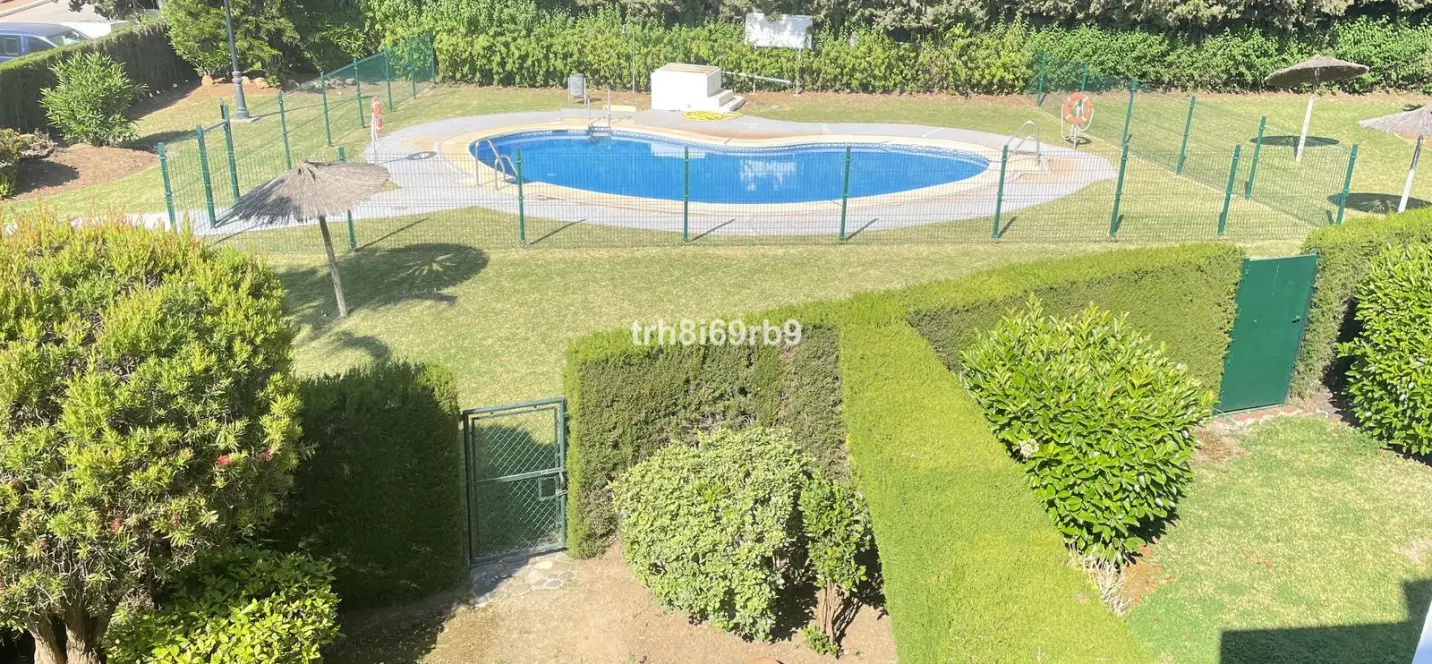 Sale of penthouse in Estepona 0