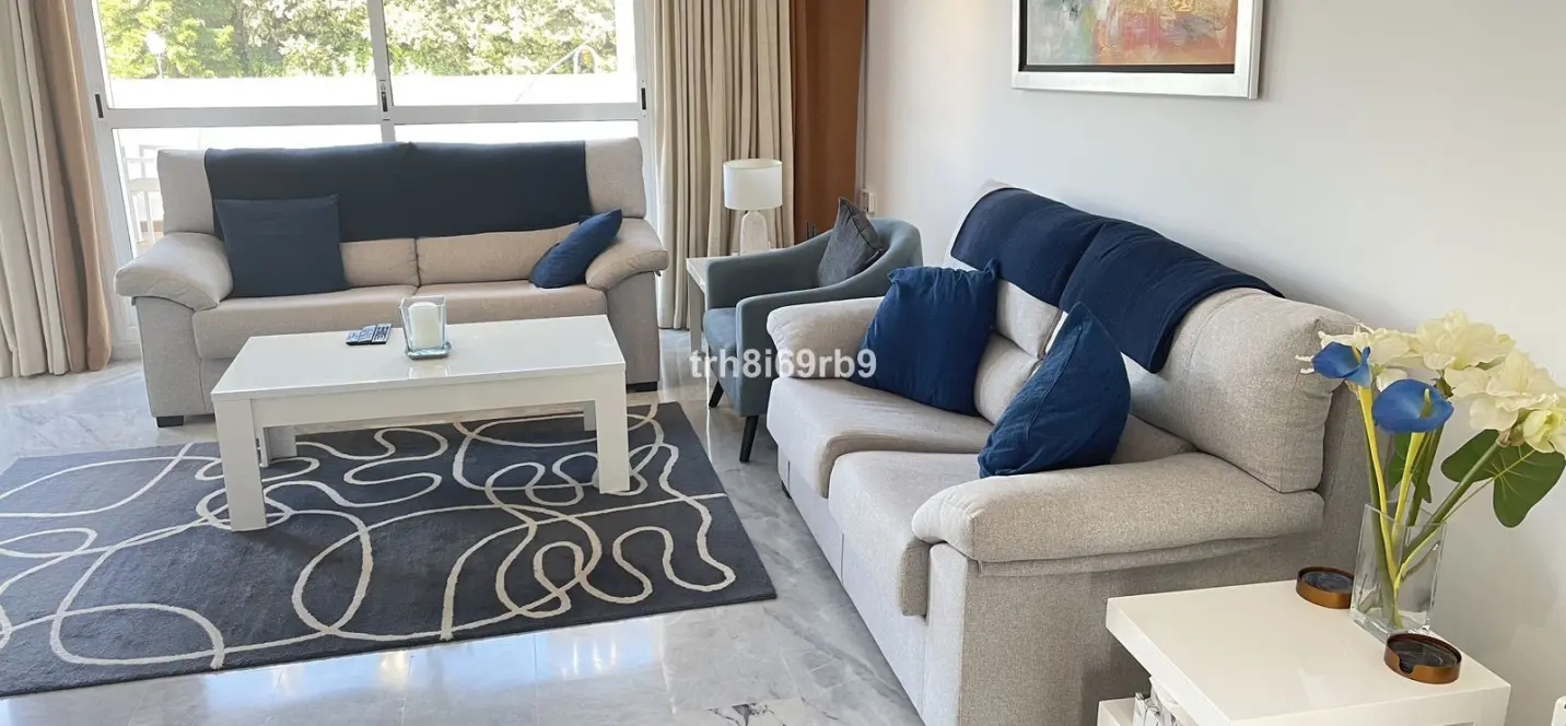 Sale of penthouse in Estepona 2