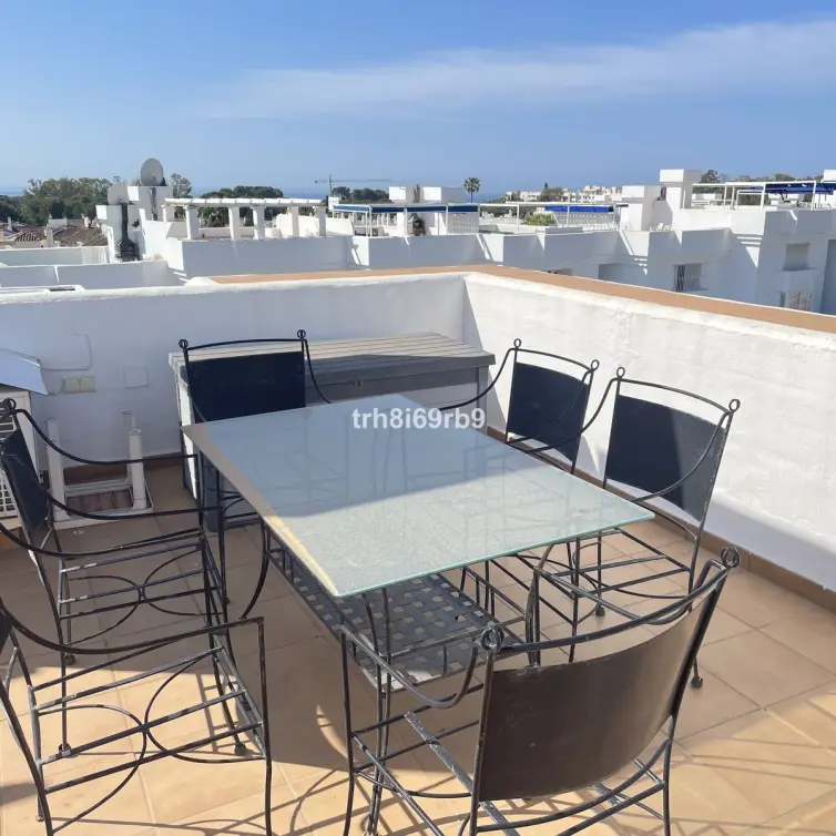Sale of penthouse in Estepona