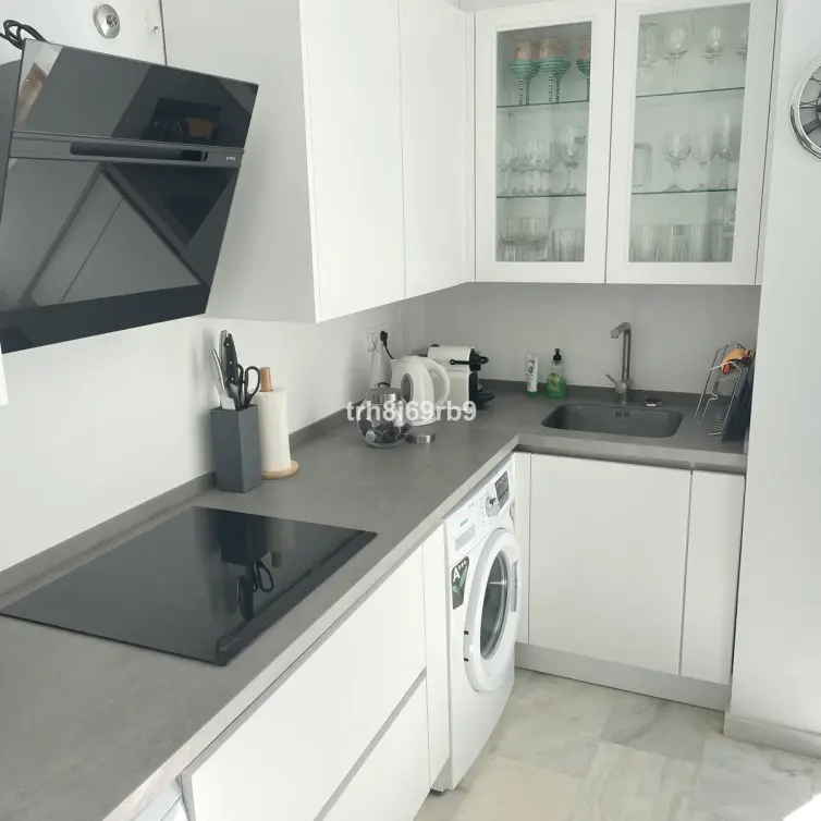 Sale of penthouse in Estepona