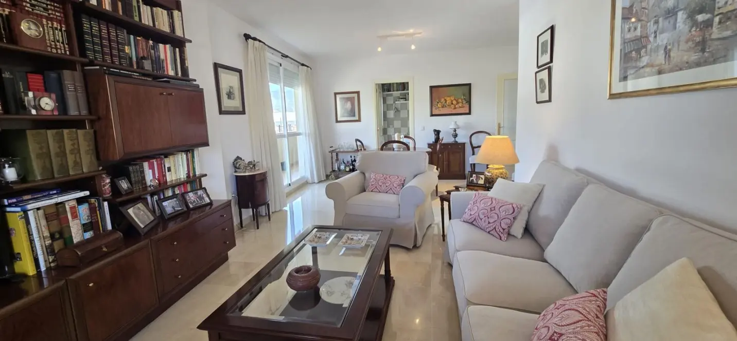 Venta de apartamento en planta media en Fuengirola 1