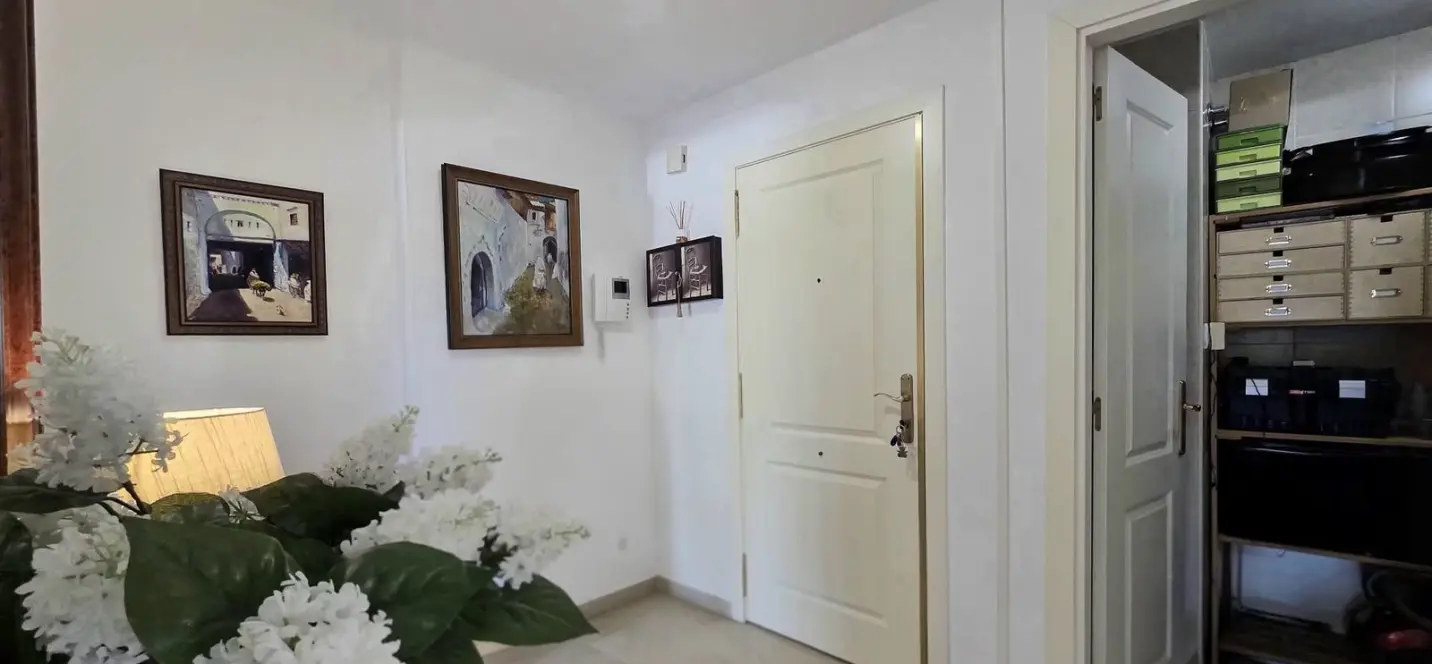 Venta de apartamento en planta media en Fuengirola 4