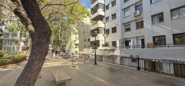 Venta de apartamento en planta media en Marbella 0