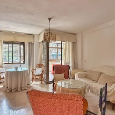 Venta de apartamento en planta media en Marbella