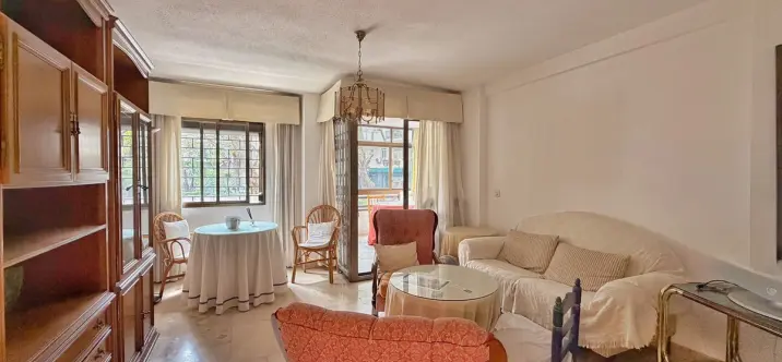 Venta de apartamento en planta media en Marbella 1