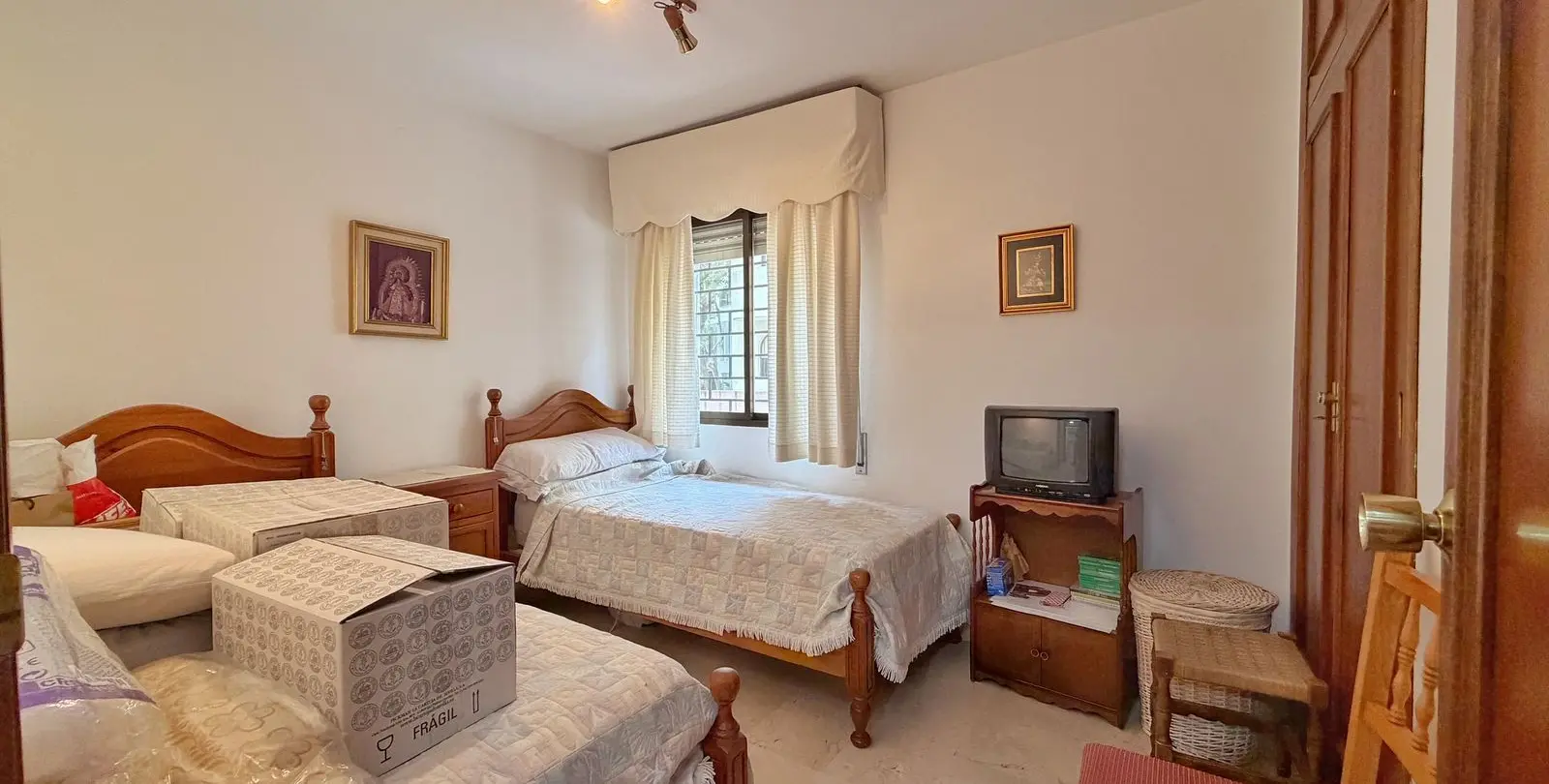 Sale of middle floor apartment in Marbella 11