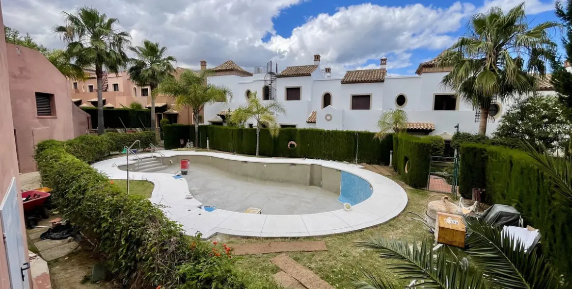 Sale of townhouse in Estepona 18