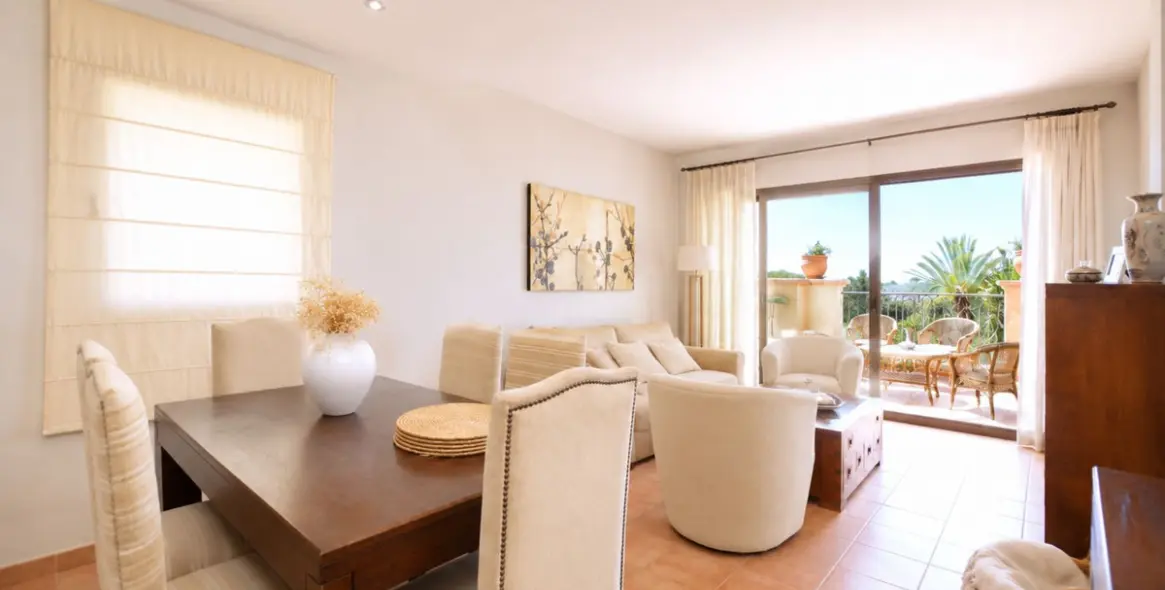 Venta de apartamento en planta media en Río Real 2