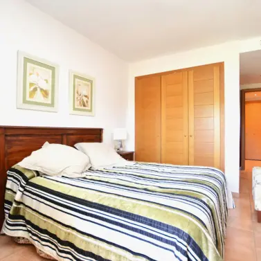 Venta de apartamento en planta media en Río Real