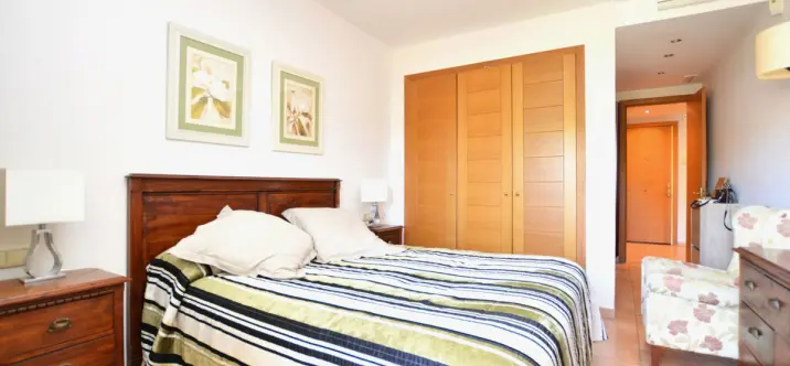 Venta de apartamento en planta media en Río Real 2