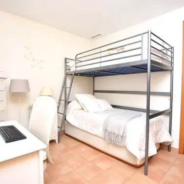Venta de apartamento en planta media en Río Real