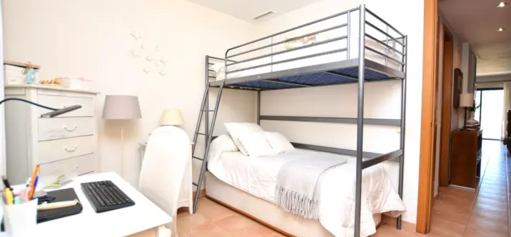 Venta de apartamento en planta media en Río Real 4