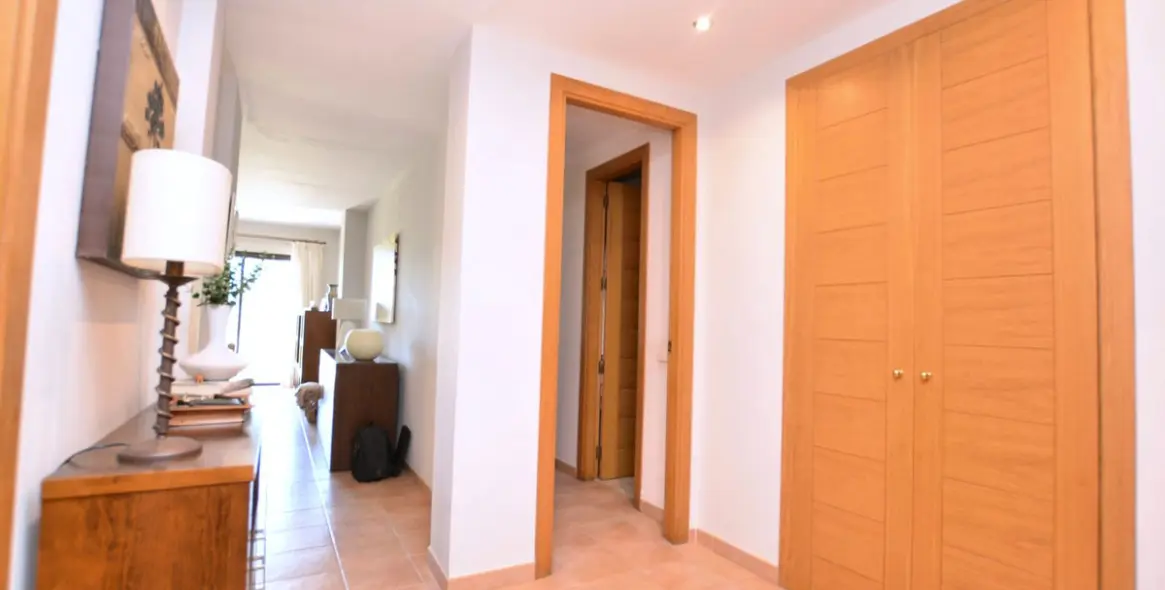 Venta de apartamento en planta media en Río Real 8