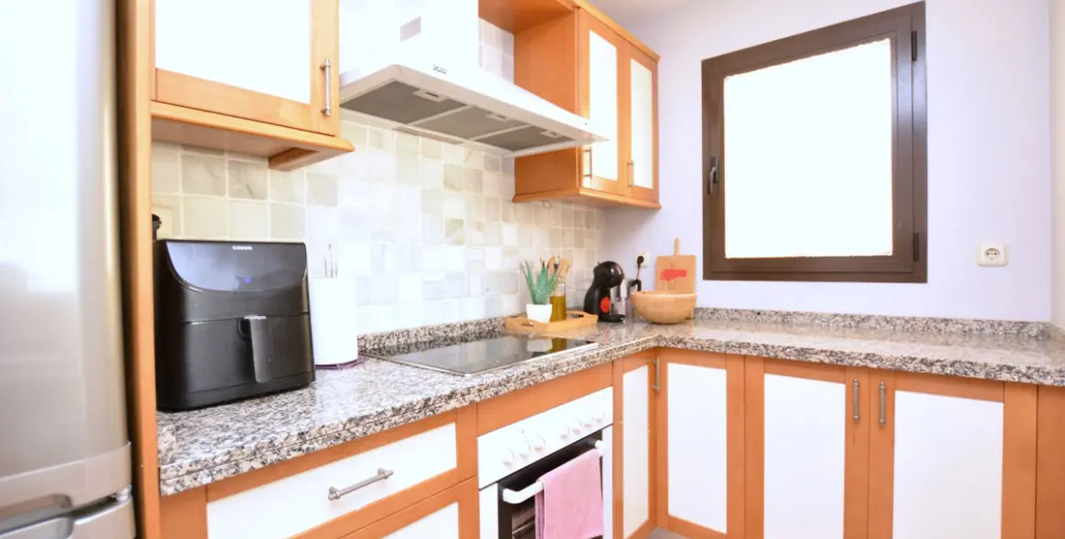 Venta de apartamento en planta media en Río Real 9