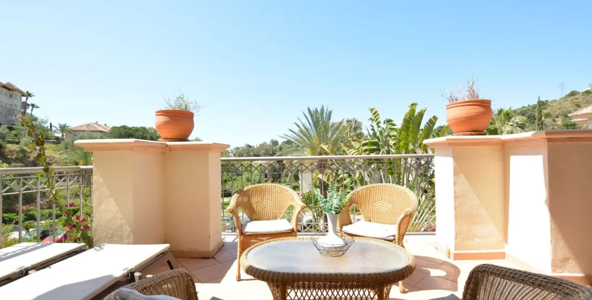 Venta de apartamento en planta media en Río Real 11