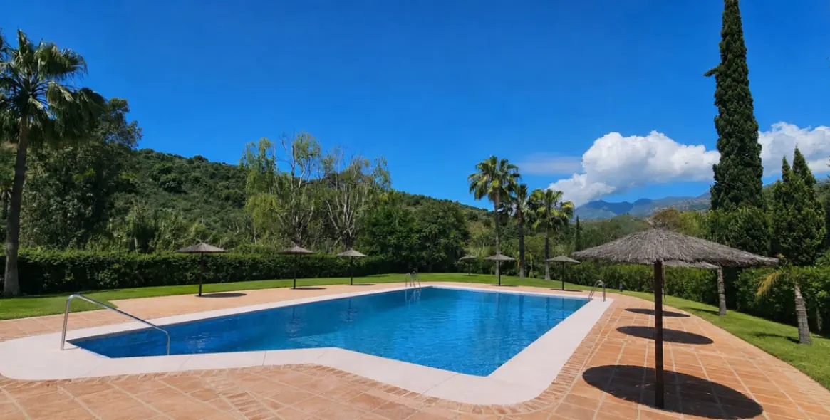 Venta de apartamento en planta media en Río Real 12