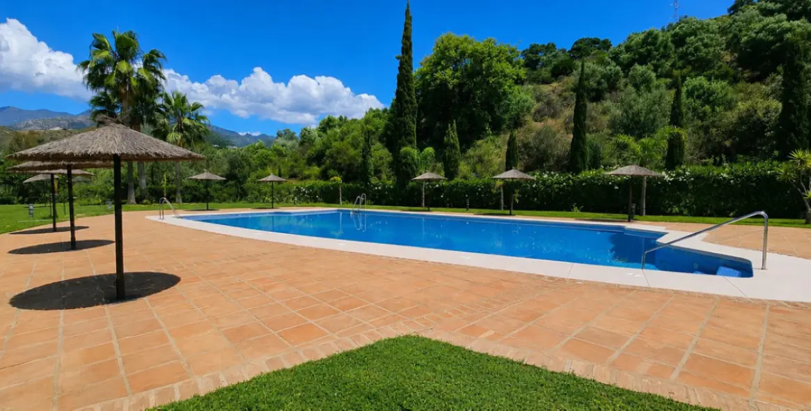 Venta de apartamento en planta media en Río Real 13