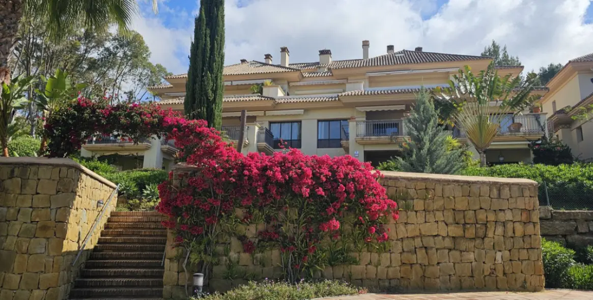 Venta de apartamento en planta media en Río Real 16