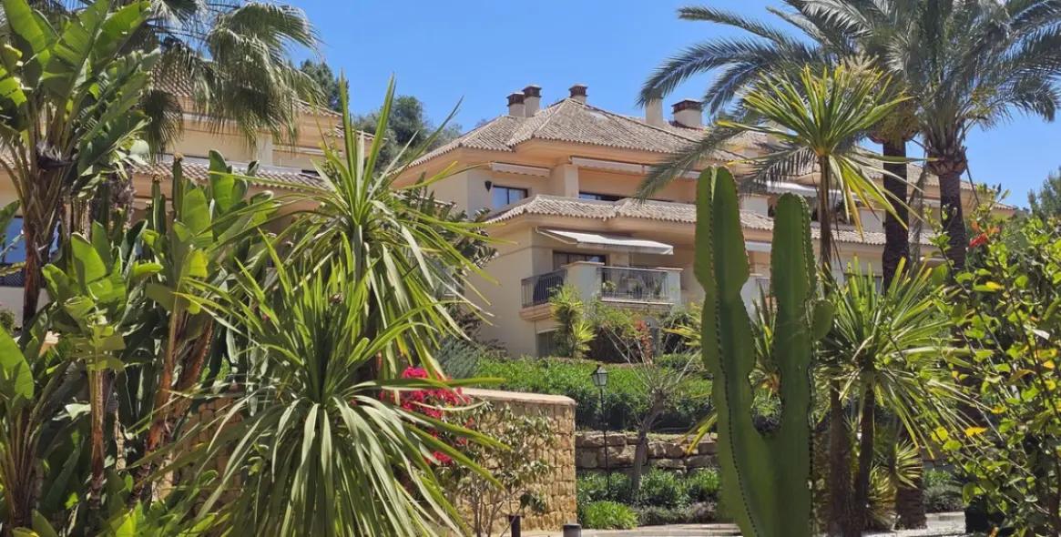 Venta de apartamento en planta media en Río Real 18