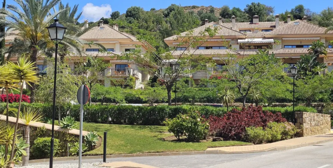Venta de apartamento en planta media en Río Real 20