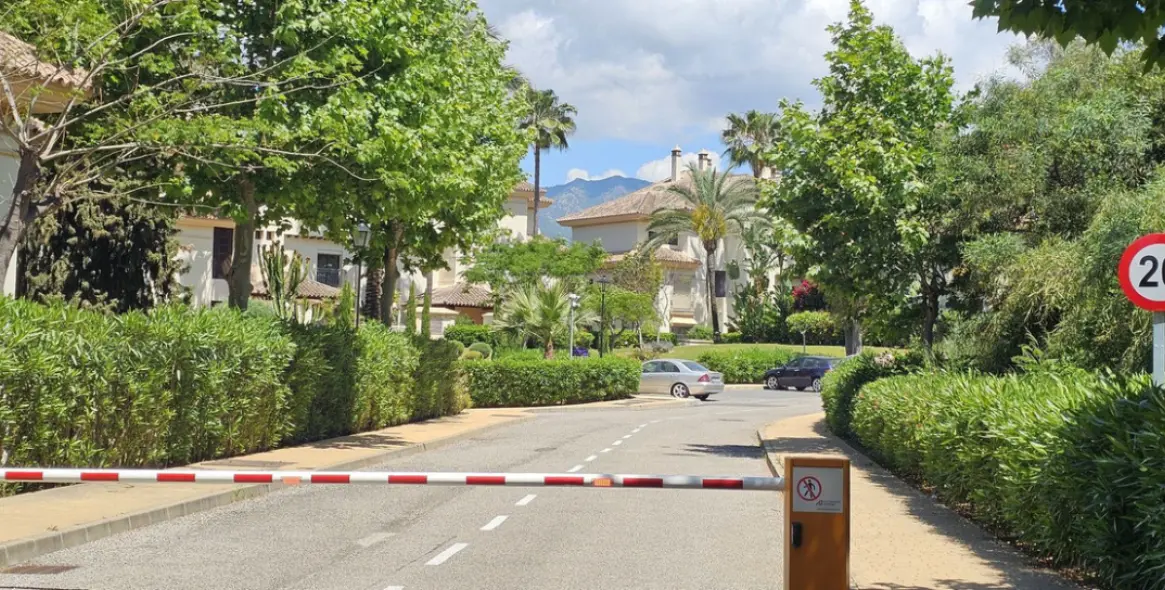 Venta de apartamento en planta media en Río Real 22