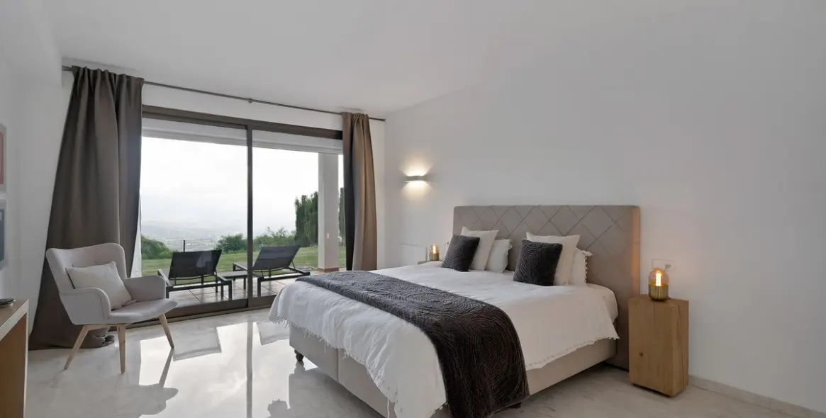 Sale of ground floor apartment in La Mairena 5
