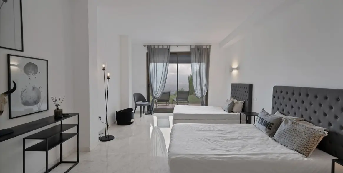 Sale of ground floor apartment in La Mairena 8