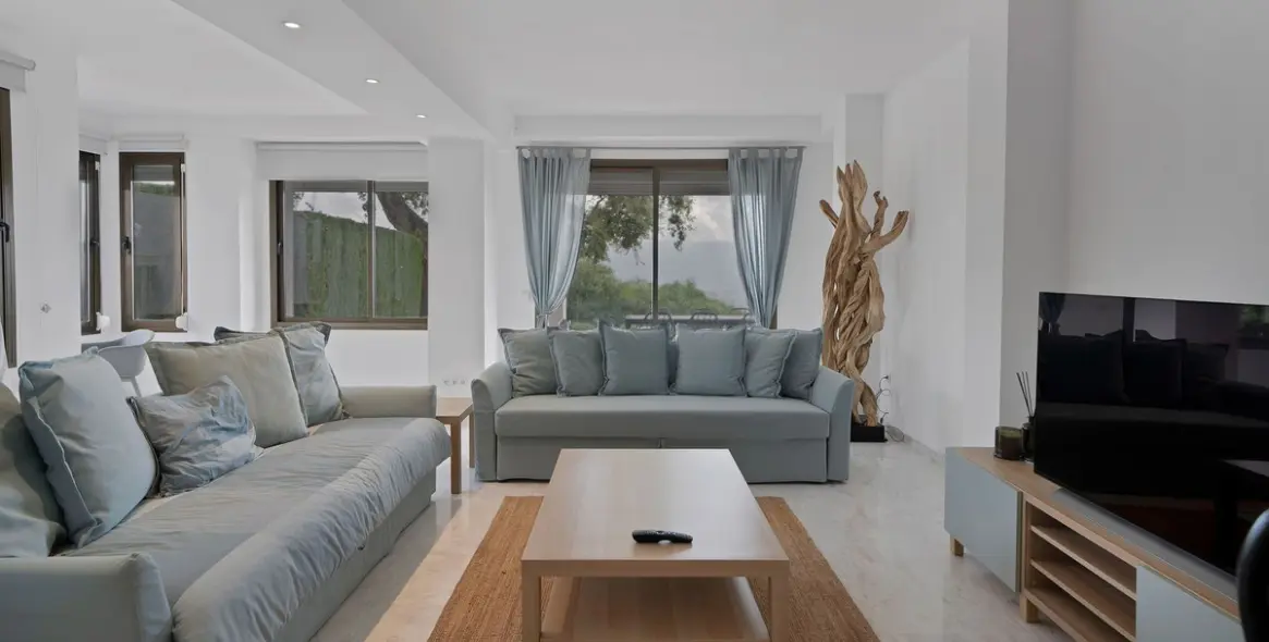 Sale of ground floor apartment in La Mairena 11