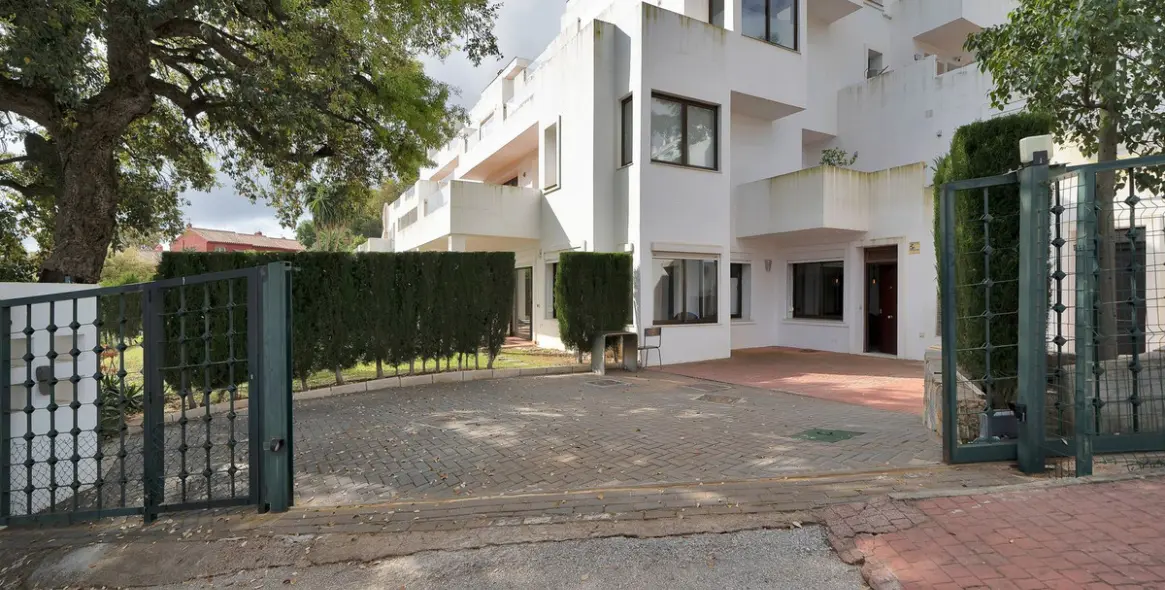 Sale of ground floor apartment in La Mairena 14