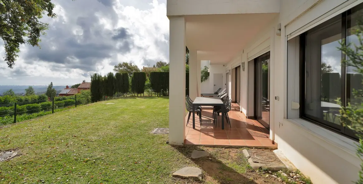 Sale of ground floor apartment in La Mairena 15
