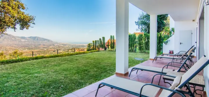Sale of ground floor apartment in La Mairena 0