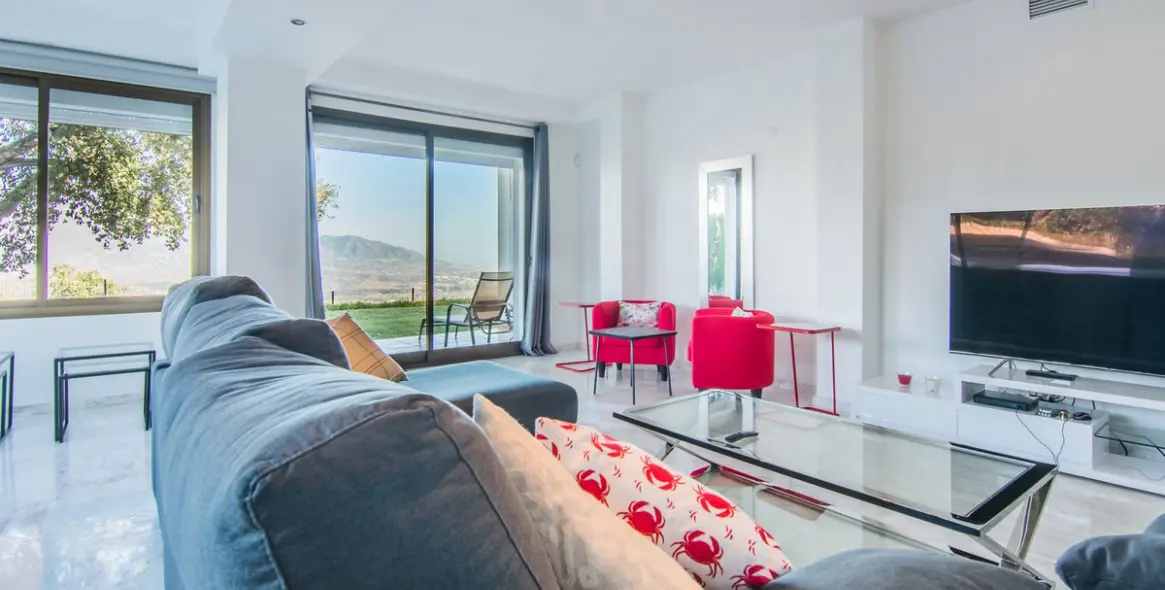 Sale of ground floor apartment in La Mairena 10